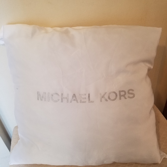 Michae Kors dust bag made into a pillow - Picture 1 of 3